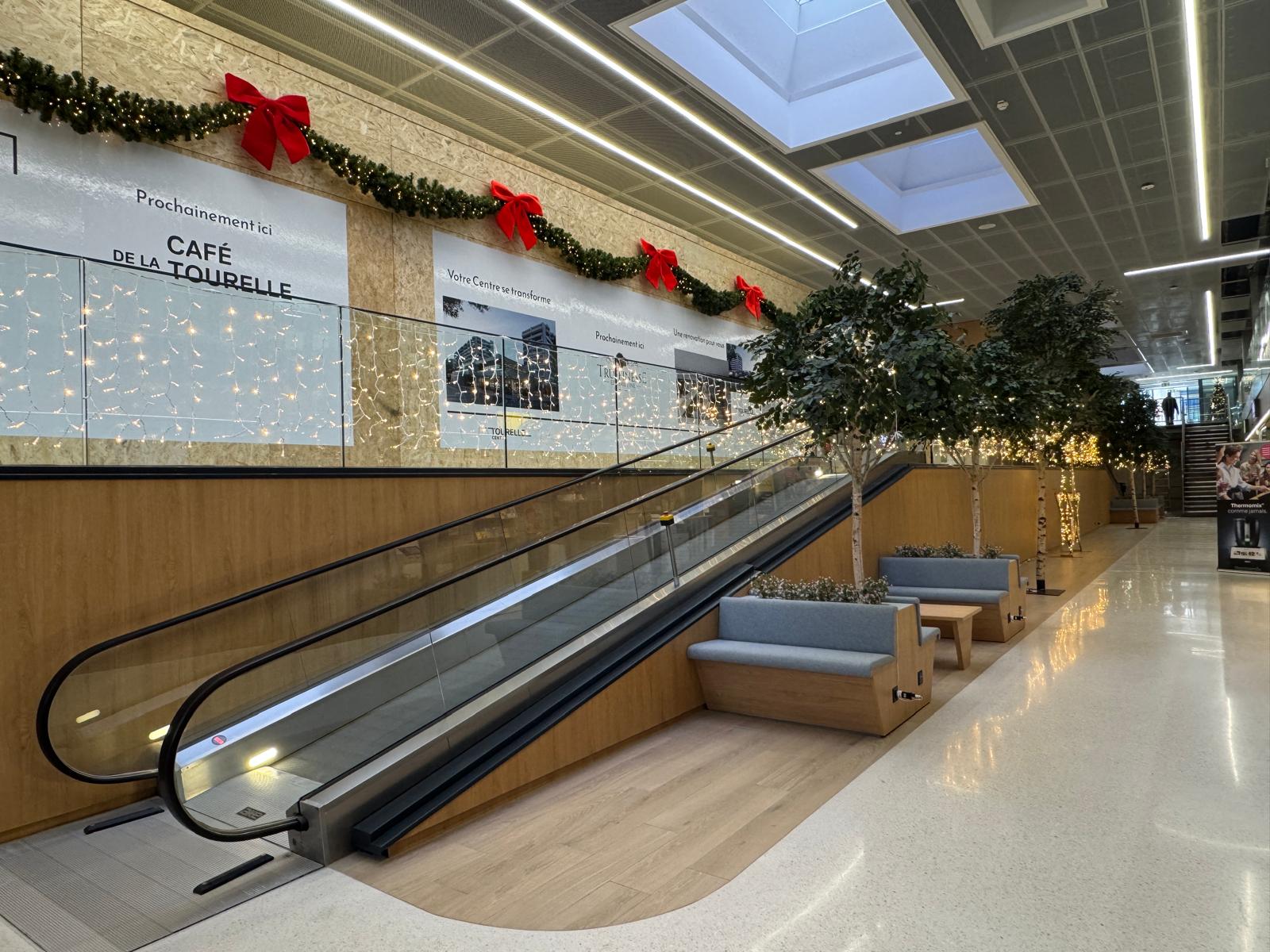 Travelators et rambardes sont en tenue de fête